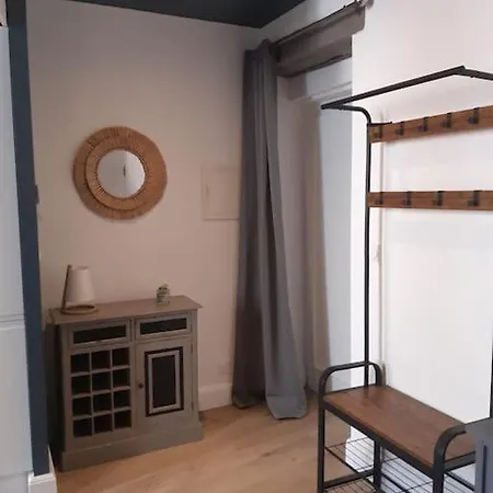 Apartment T2 Avec Clim Et Wifi, A 50 M De La